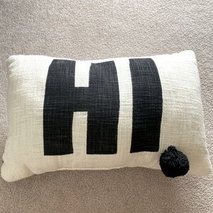 Hi/Bye pillow